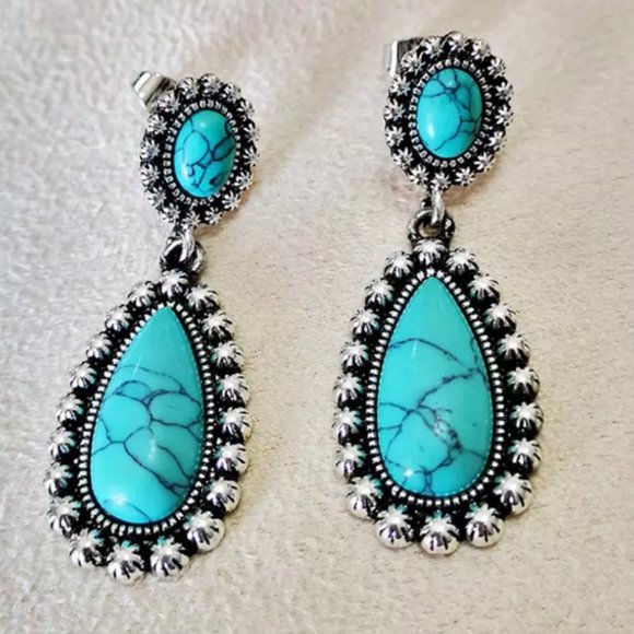*SOLD OUT***Vintage Turquoise Drop Earrings - Picture 5 of 7